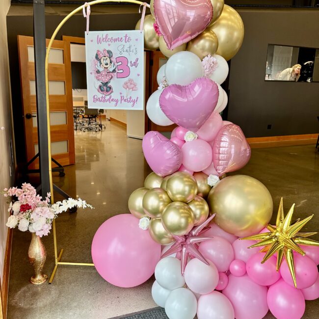 Balloon welcome sign